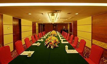 Tiantan Hotel 4*