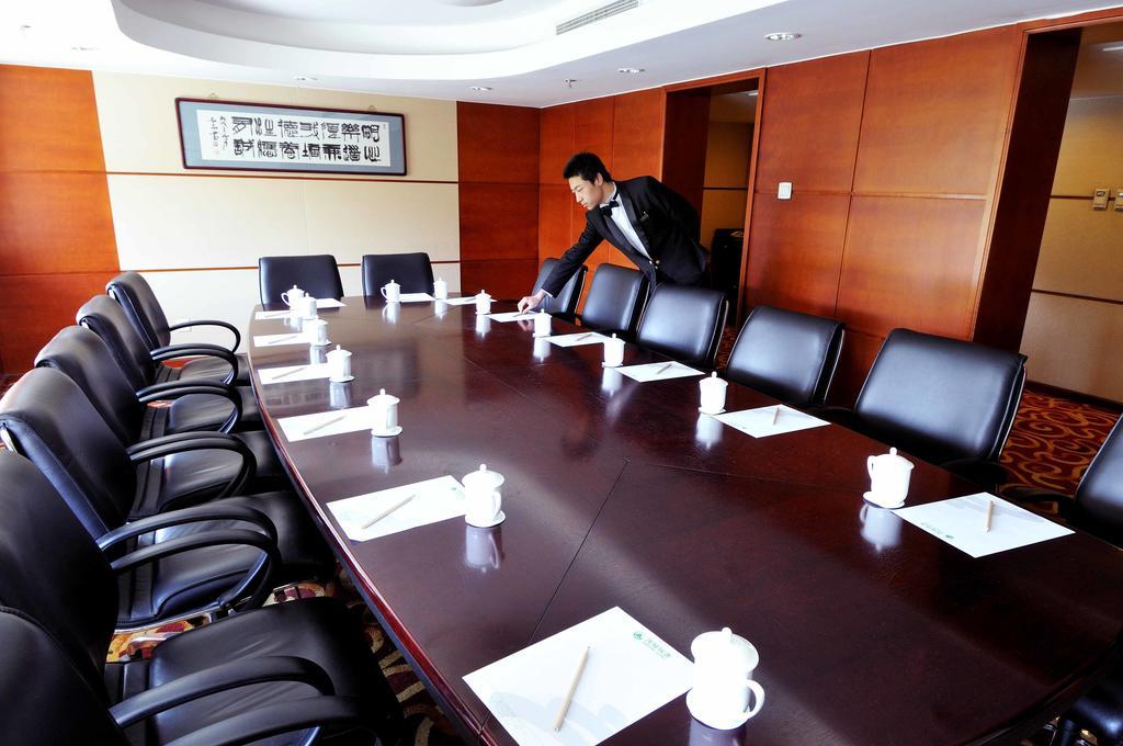 Tiantan Hotel 4*