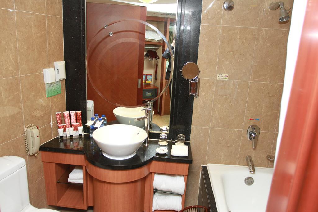 Tiantan Hotel 4*