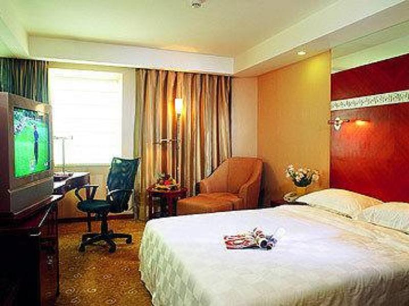 Tiantan Hotel 4*